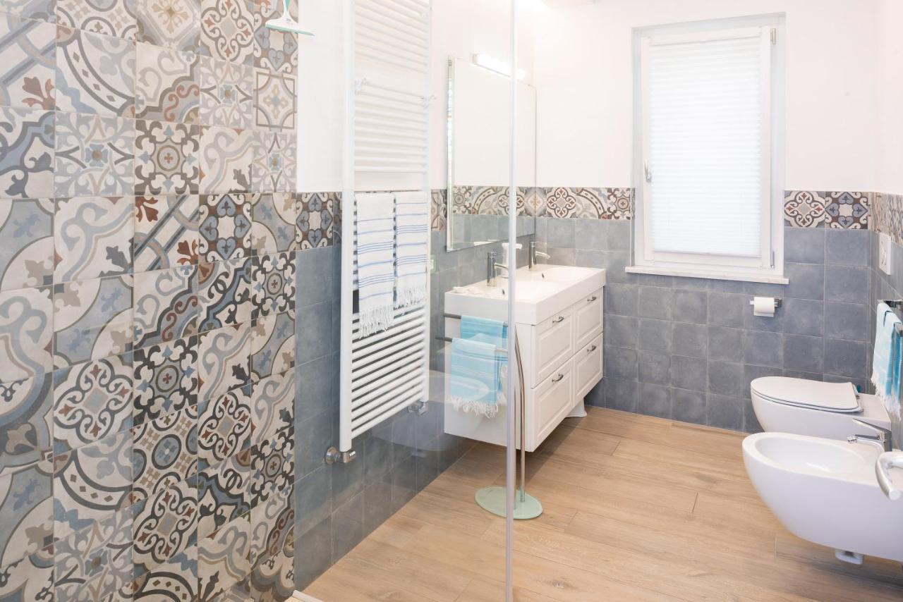 Villa Rosetta & Romeo Family Apartment Костермано Экстерьер фото